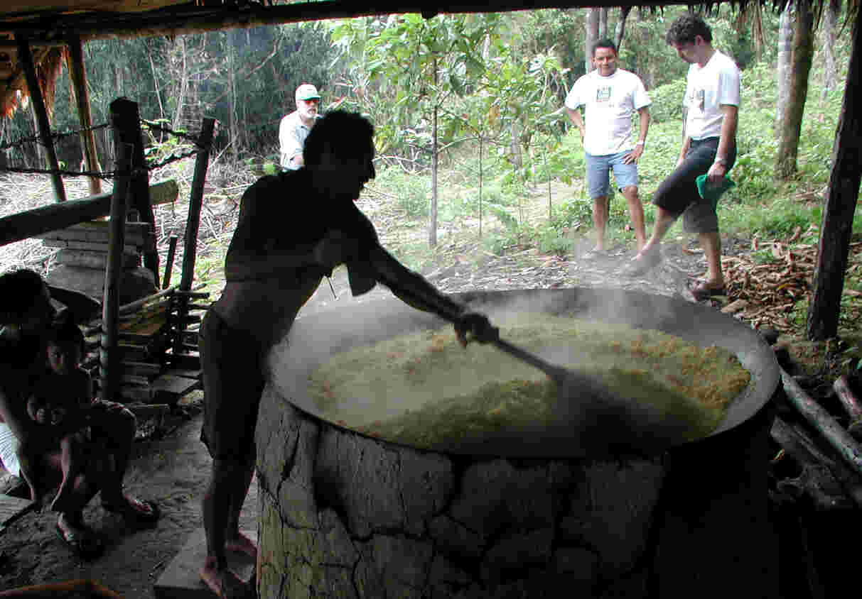 Stirring the ksava.  Photo by FCG.